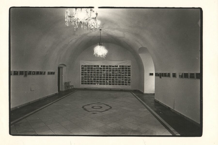 Tužkou: 2, B. Holomíček 1983